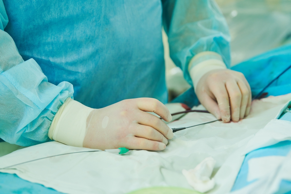 Interventional,Radiologist,Prepares,For,Varicose,Vein,Treatment,